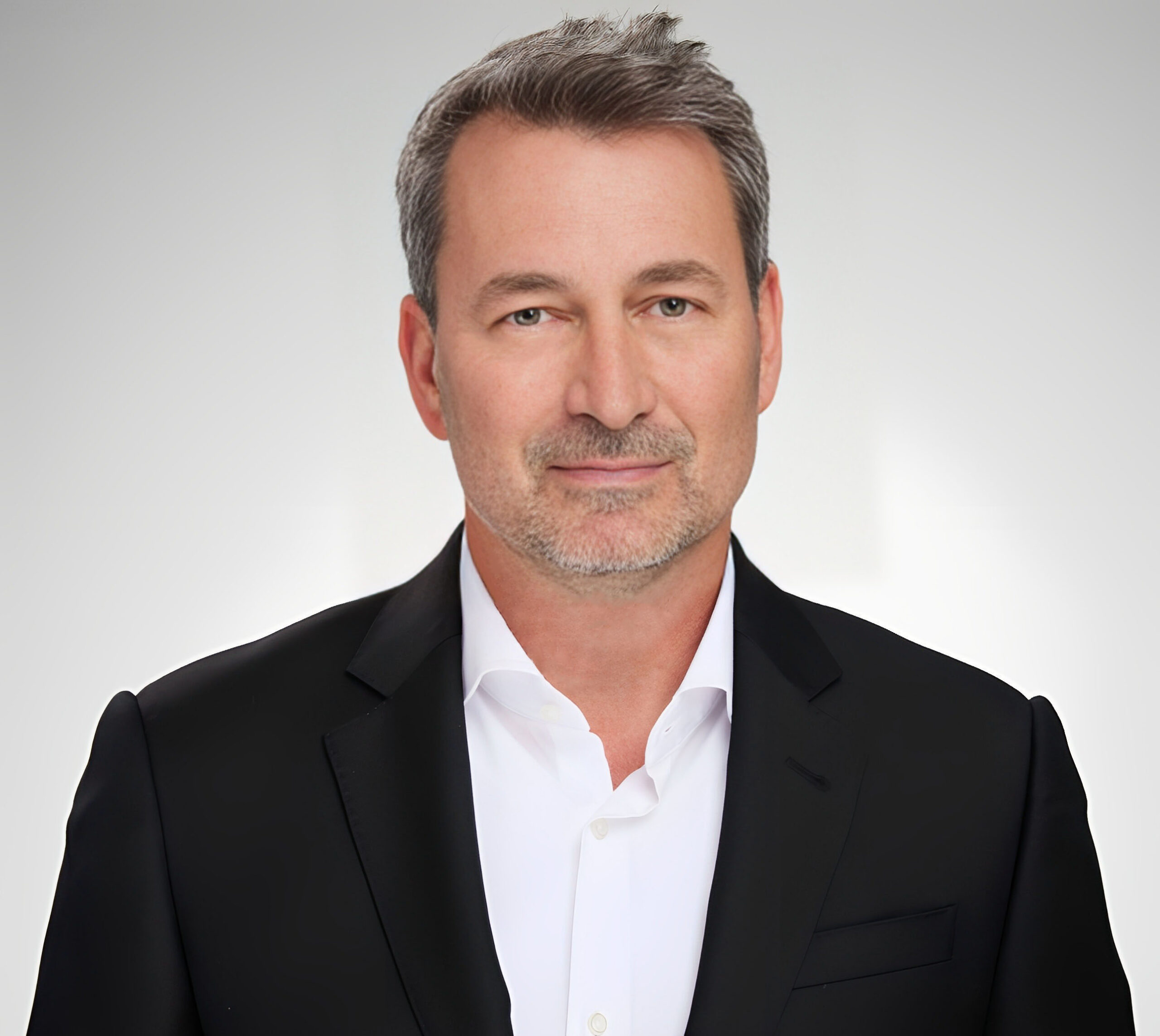 代表取締役社長　Clay McCreery （クレイ・マクレリー）